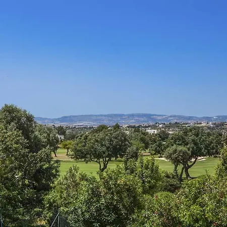 Villa In Sleeps 4 With Pool Air Con And Wifi
