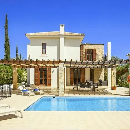 فيلة In Sleeps 4 With Pool Air Con And Wifi كوكليا