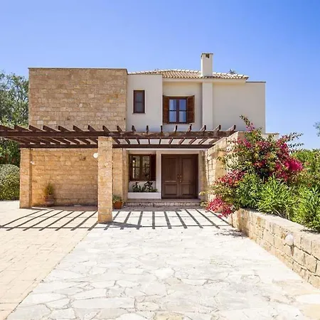 In Sleeps 4 With Pool Air Con And Wifi *