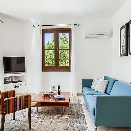 فيلة In Sleeps 4 With Pool Air Con And Wifi كوكليا