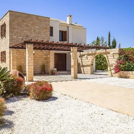 فيلة In Sleeps 4 With Pool Air Con And Wifi كوكليا