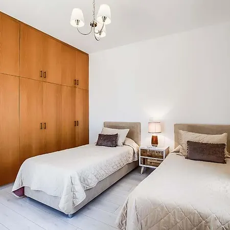فيلة In Sleeps 4 With Pool Air Con And Wifi كوكليا