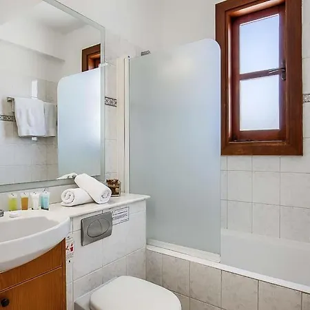 In Sleeps 4 With Pool Air Con And Wifi فيلة كوكليا