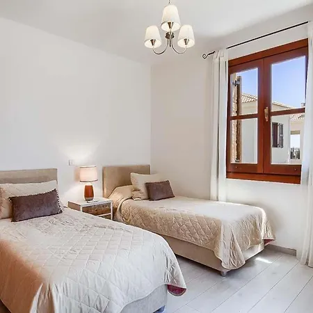 In Sleeps 4 With Pool Air Con And Wifi كوكليا